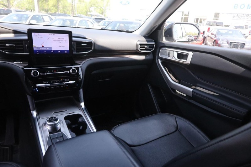 Ford Explorer Vehicle Image 26