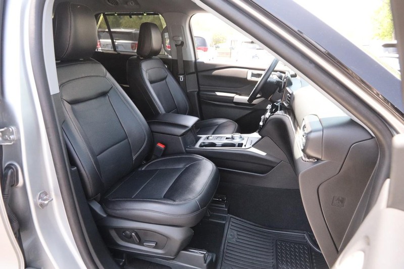 Ford Explorer Vehicle Image 27