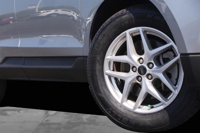 Ford Edge Vehicle Image 03