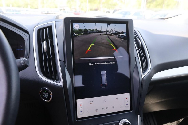 Ford Edge Vehicle Image 16