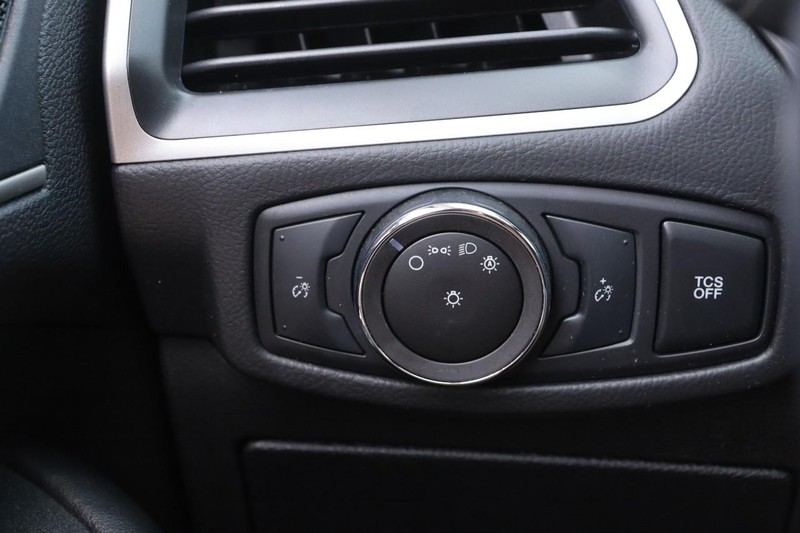 Ford Edge Vehicle Image 18