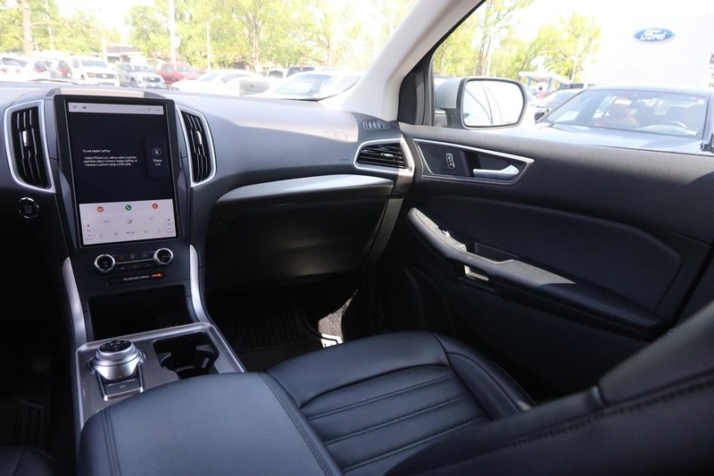 Ford Edge Vehicle Image 23