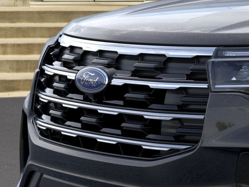 Ford Explorer Vehicle Image 17