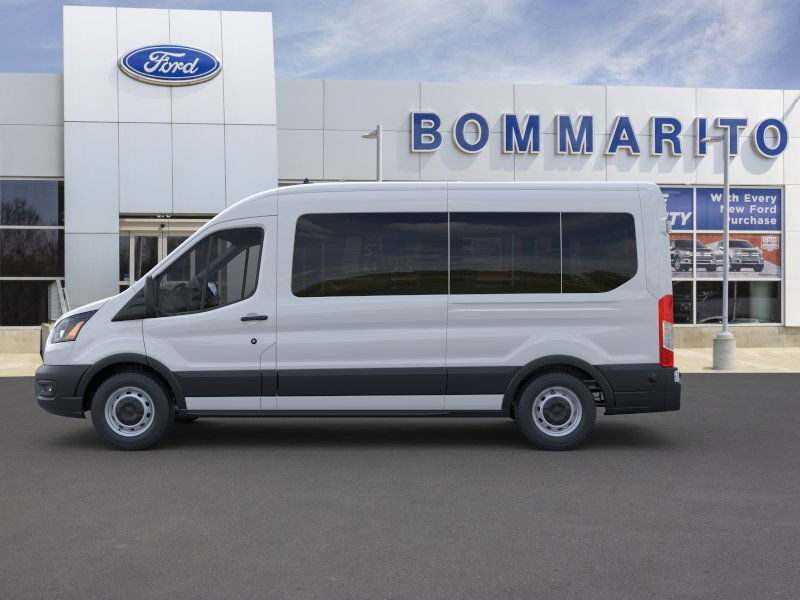 Ford Transit Passenger Wagon Vehicle Image 03