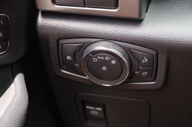 Ford Expedition Vehicle Image 17