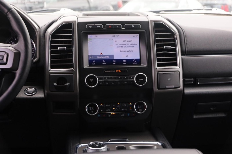 Ford Expedition Vehicle Image 25