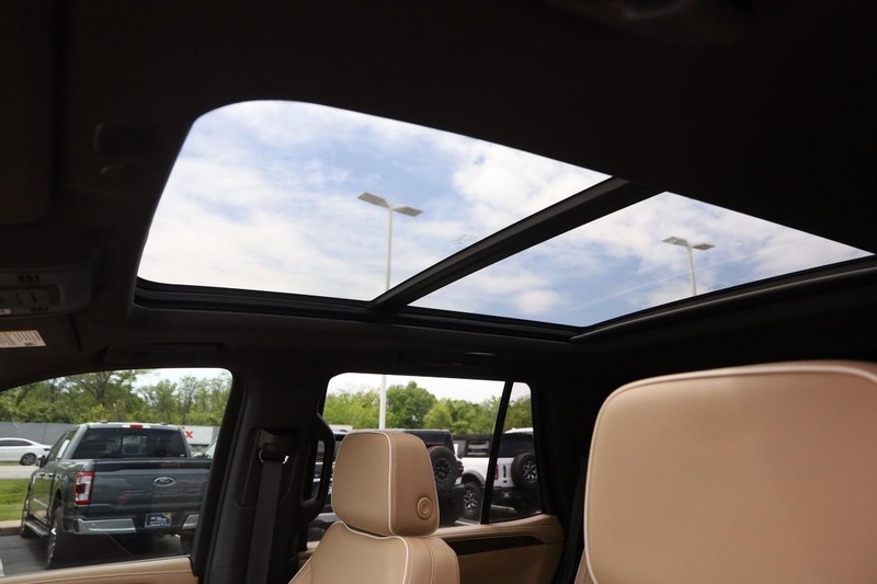 Chevrolet Tahoe Vehicle Image 10
