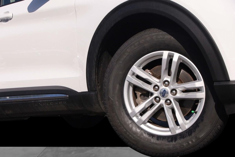 Ford Explorer Vehicle Image 03
