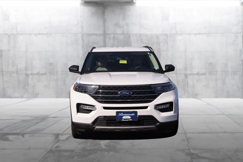 Ford Explorer Vehicle Image 04