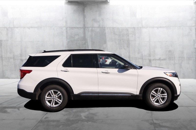 Ford Explorer Vehicle Image 05