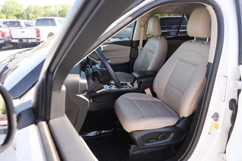 Ford Explorer Vehicle Image 07