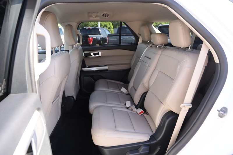 Ford Explorer Vehicle Image 08