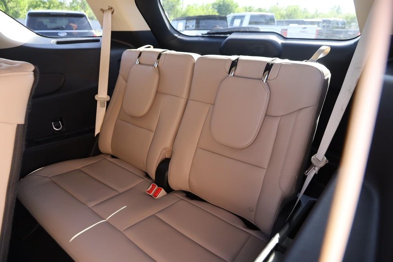 Ford Explorer Vehicle Image 09