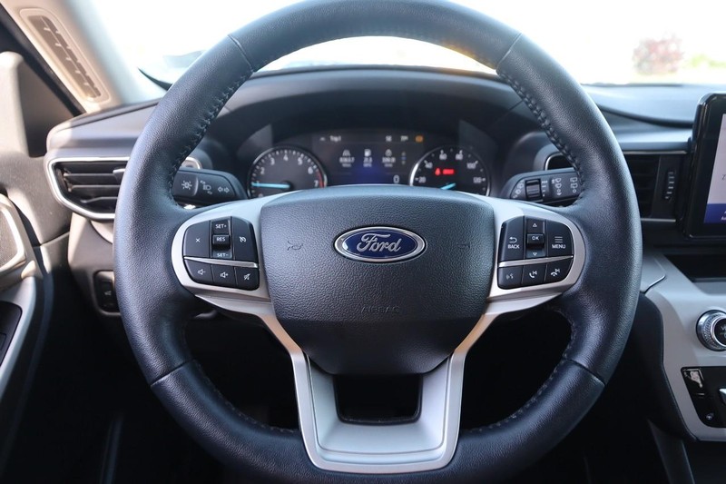 Ford Explorer Vehicle Image 10