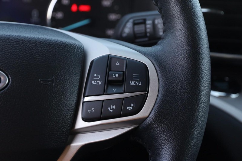 Ford Explorer Vehicle Image 12