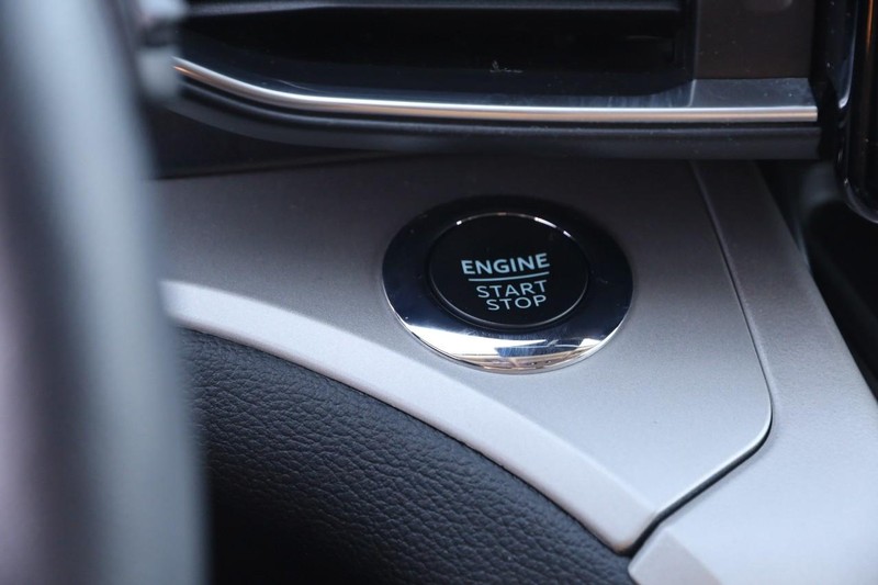 Ford Explorer Vehicle Image 14