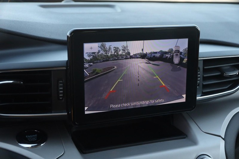 Ford Explorer Vehicle Image 16