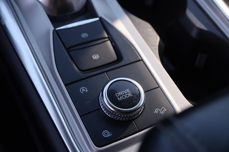 Ford Explorer Vehicle Image 18