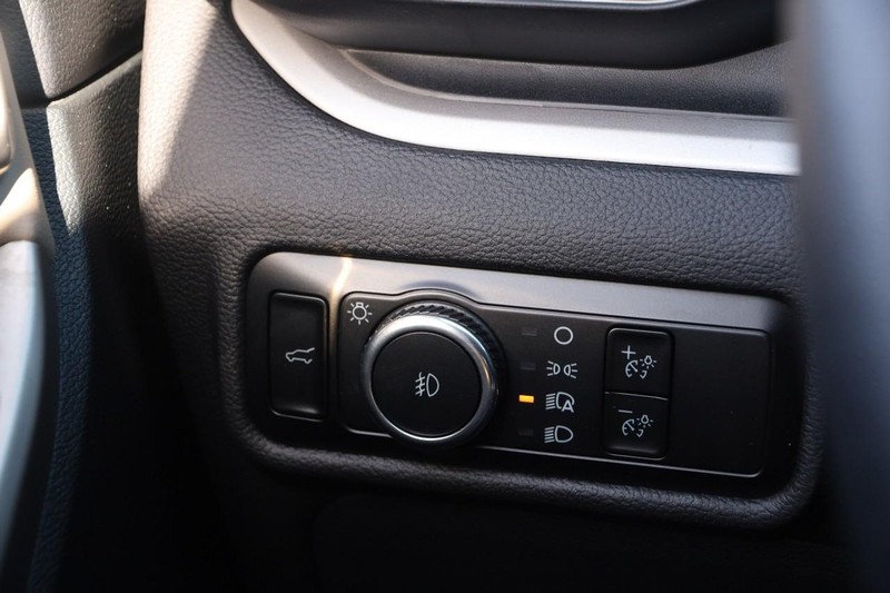 Ford Explorer Vehicle Image 19