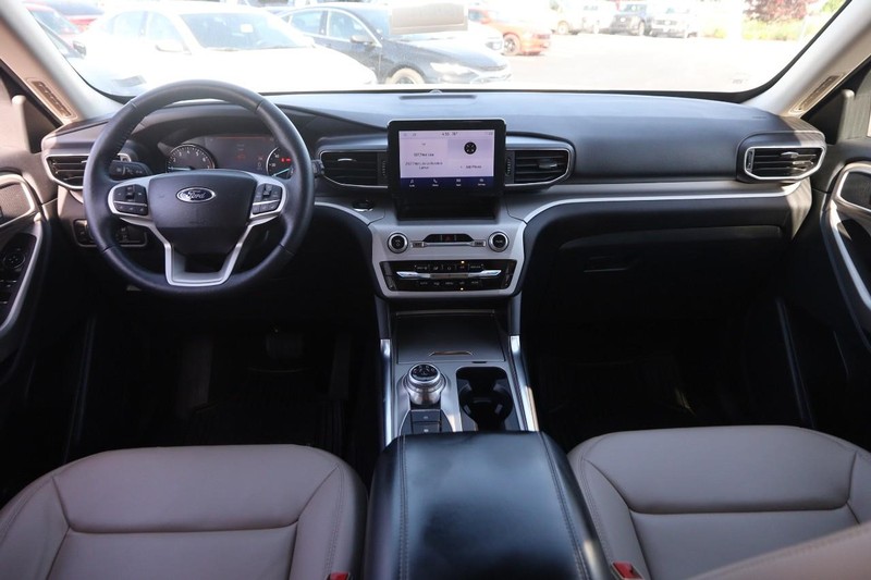 Ford Explorer Vehicle Image 20