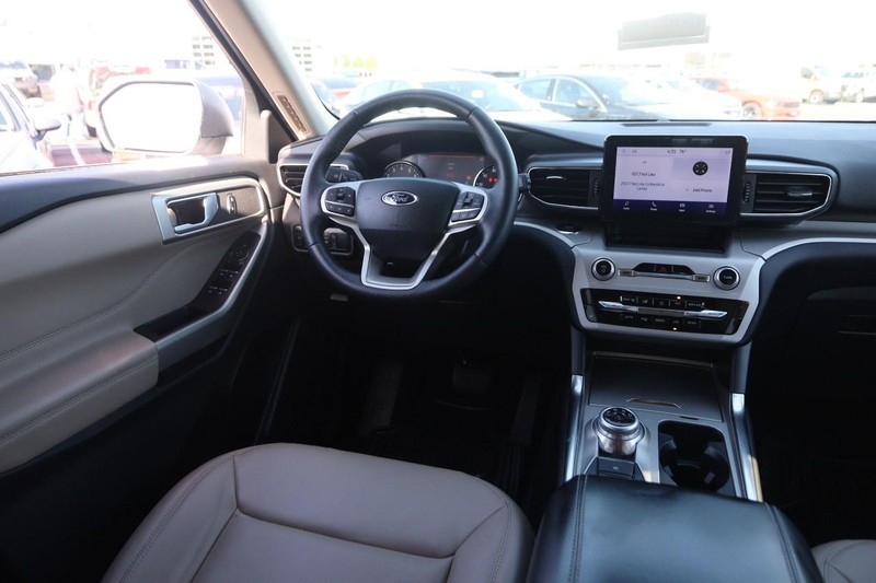 Ford Explorer Vehicle Image 21