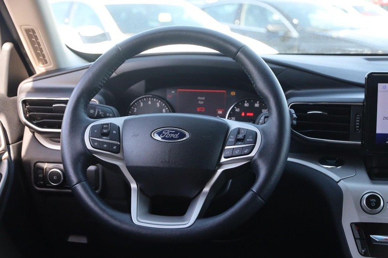 Ford Explorer Vehicle Image 22