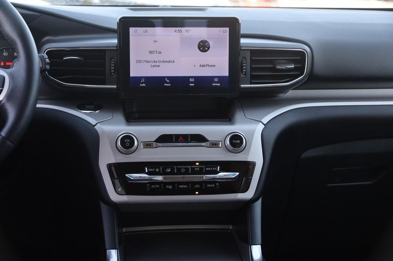 Ford Explorer Vehicle Image 23