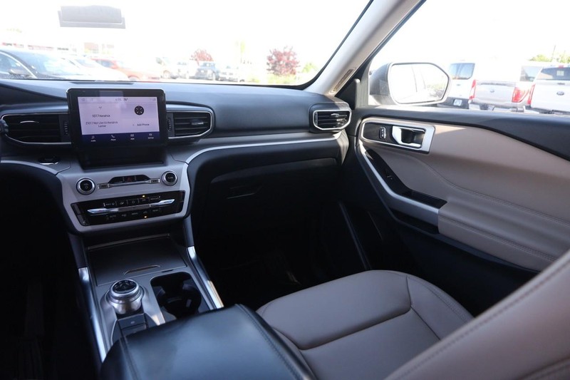 Ford Explorer Vehicle Image 24