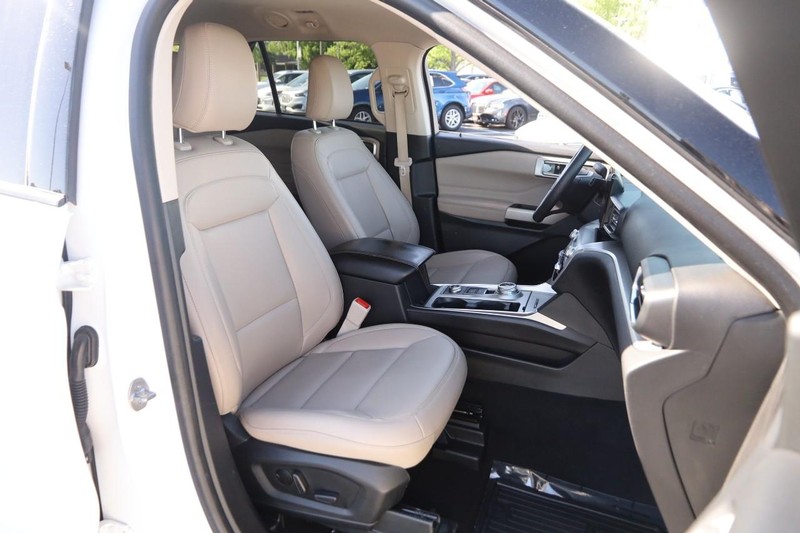 Ford Explorer Vehicle Image 25