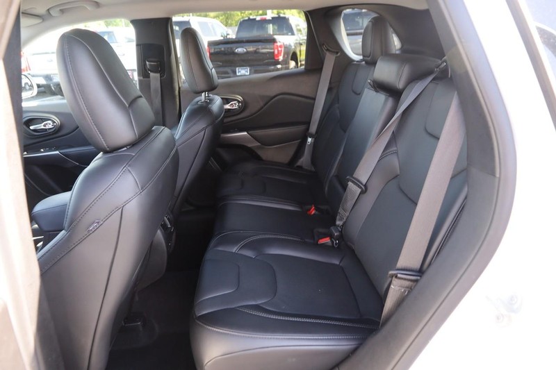 Jeep Cherokee Vehicle Image 09