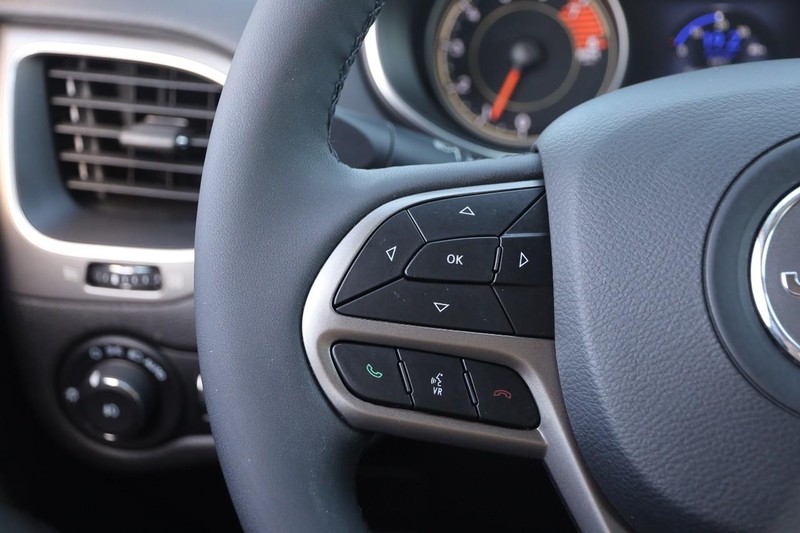 Jeep Cherokee Vehicle Image 11
