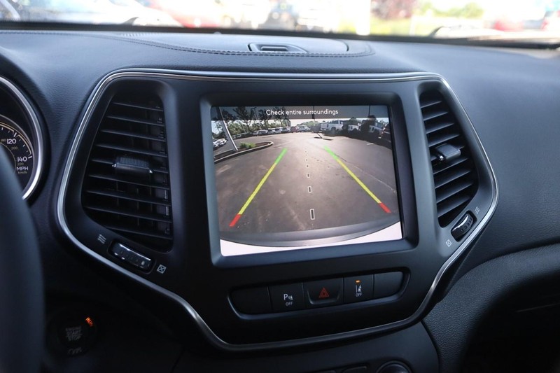 Jeep Cherokee Vehicle Image 16