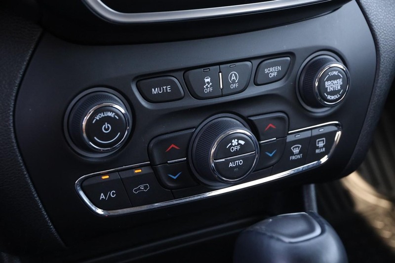 Jeep Cherokee Vehicle Image 17