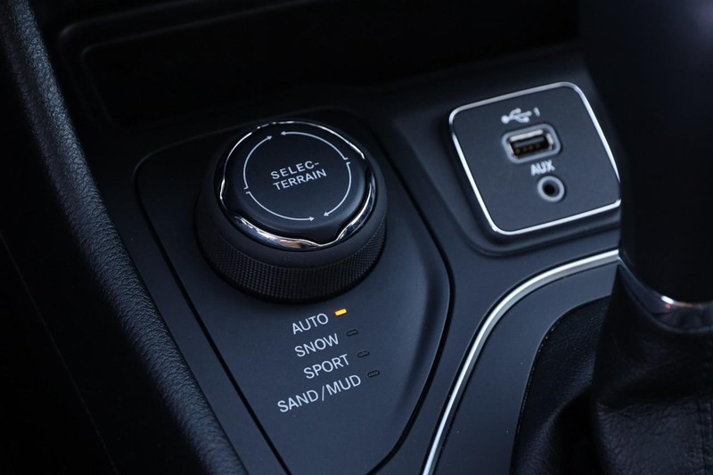 Jeep Cherokee Vehicle Image 18