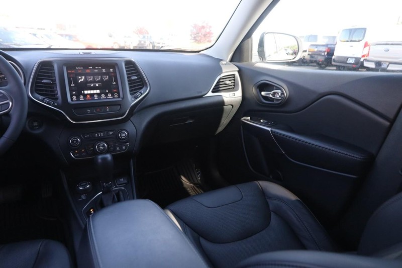 Jeep Cherokee Vehicle Image 24