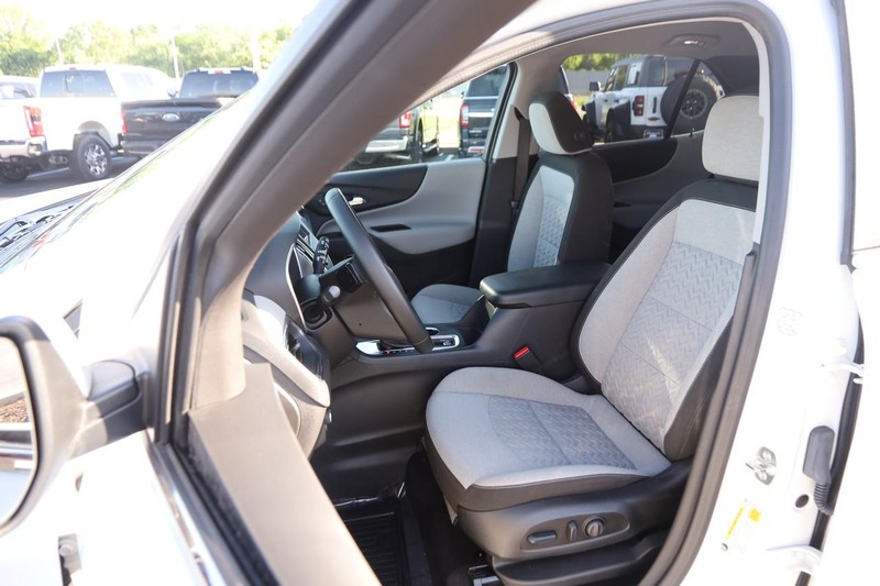 Chevrolet Equinox Vehicle Image 09
