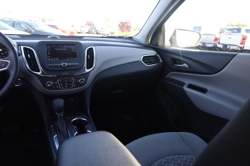 Chevrolet Equinox Vehicle Image 24