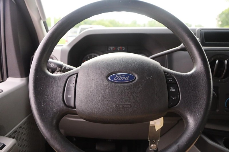 Ford Econoline Cargo Van Vehicle Image 11