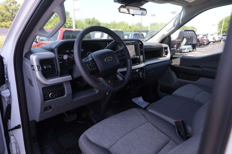 Ford Super Duty F-250 SRW Vehicle Image 10