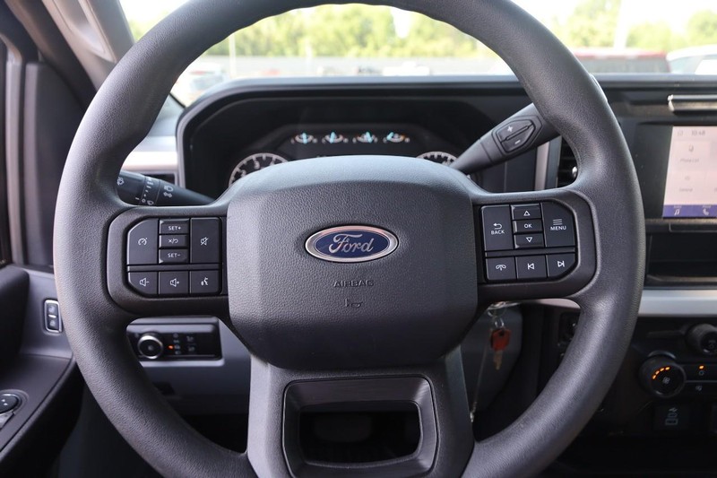 Ford Super Duty F-250 SRW Vehicle Image 11