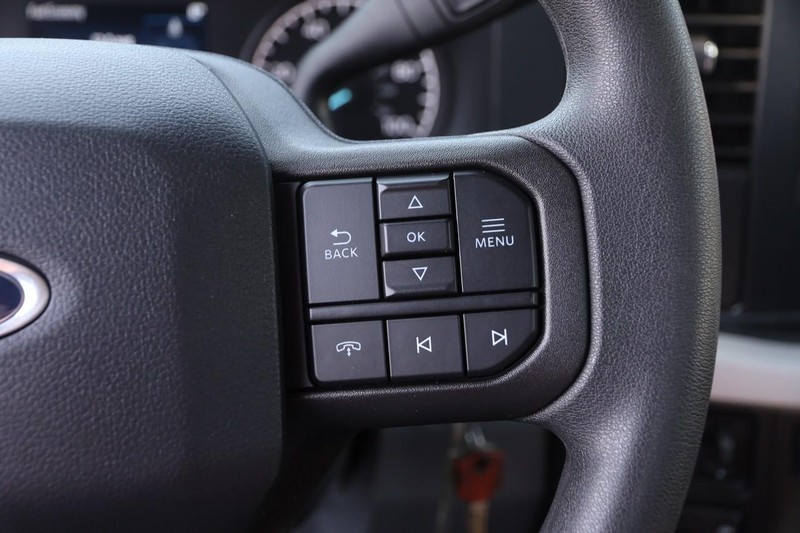 Ford Super Duty F-250 SRW Vehicle Image 13