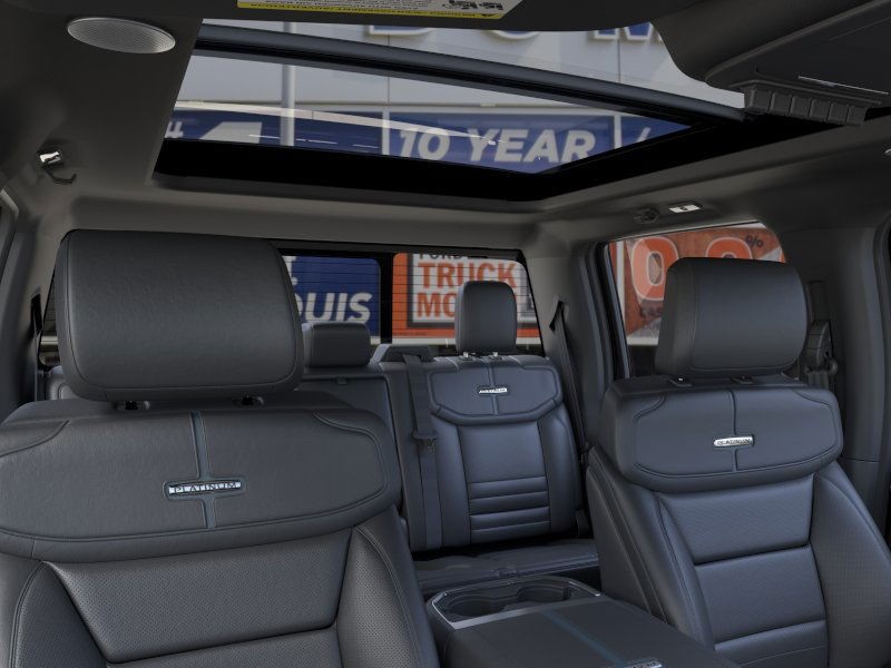Ford Super Duty F-350 SRW Vehicle Image 22