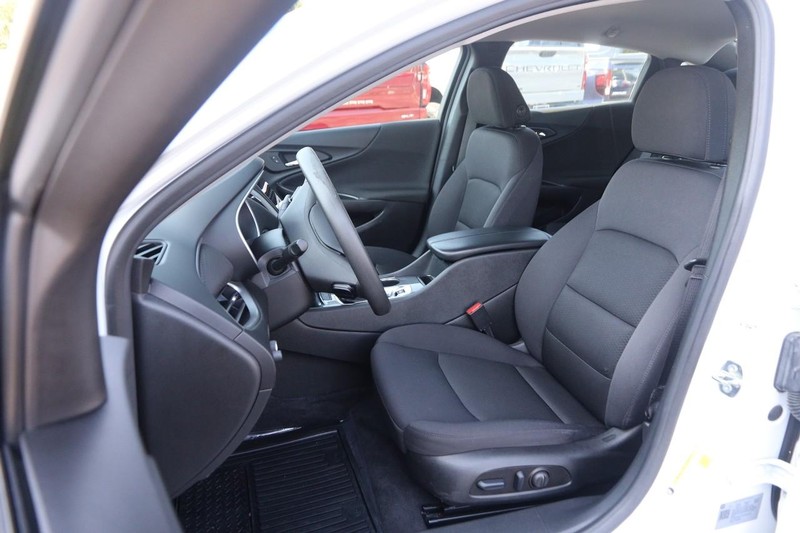 Chevrolet Malibu Vehicle Image 08