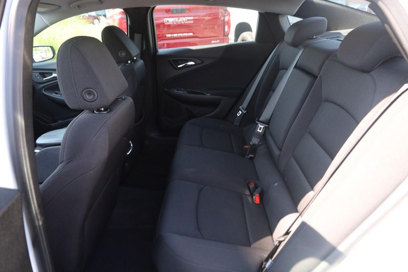 Chevrolet Malibu Vehicle Image 09