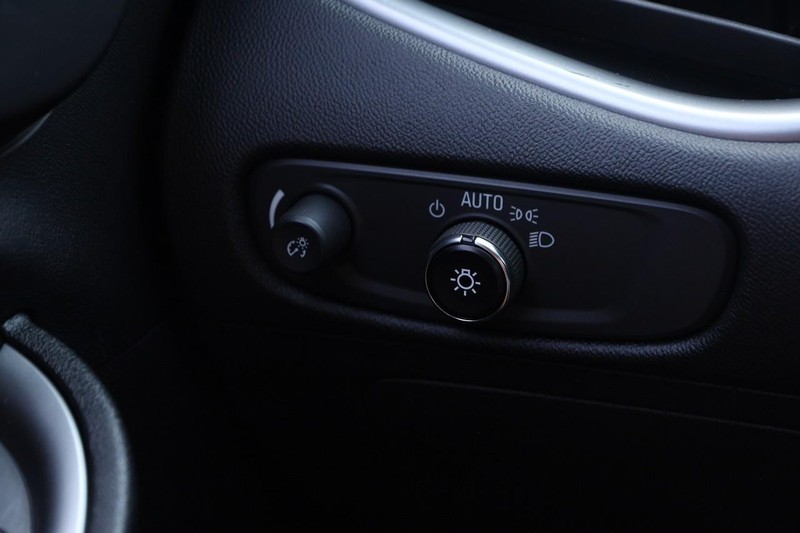 Chevrolet Malibu Vehicle Image 17