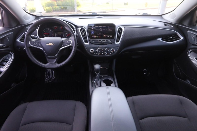 Chevrolet Malibu Vehicle Image 18