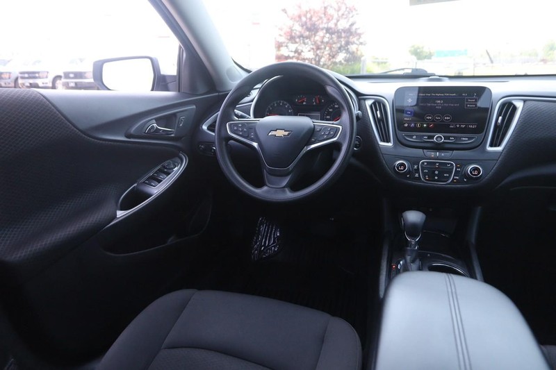 Chevrolet Malibu Vehicle Image 19