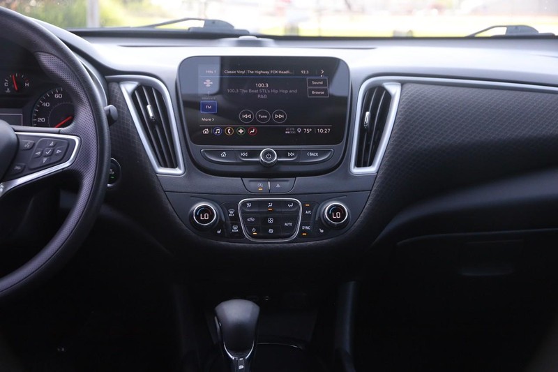 Chevrolet Malibu Vehicle Image 21
