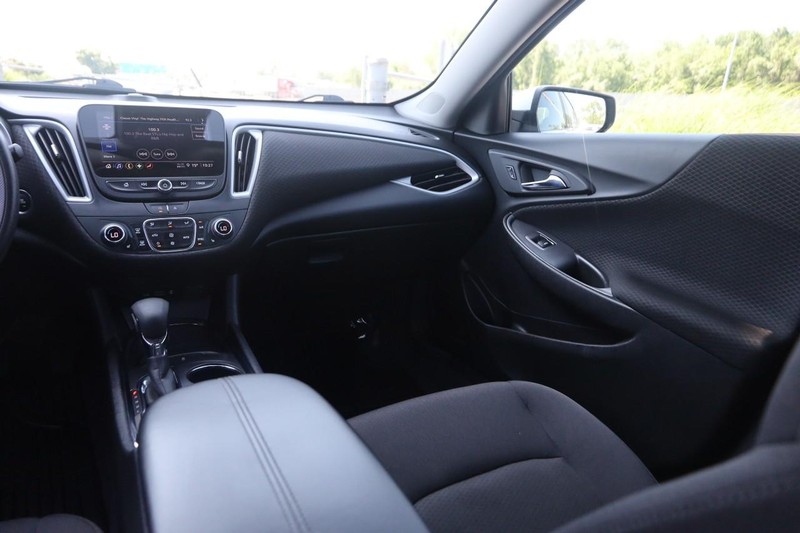 Chevrolet Malibu Vehicle Image 22