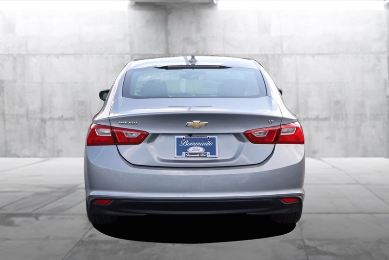 Chevrolet Malibu Vehicle Image 06